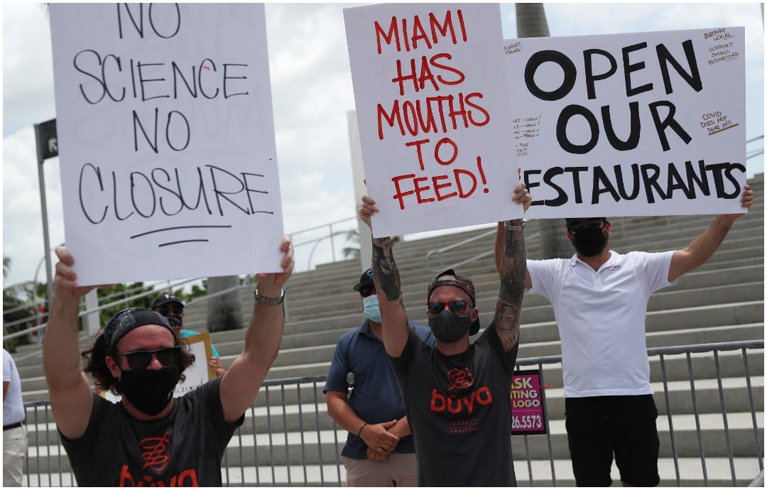 Manifestantes en calles de Florida