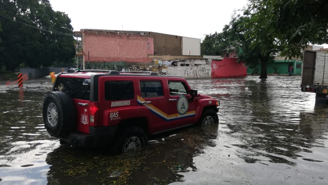 Fuerte tormenta y granizada causa inundaciones en Jalisco