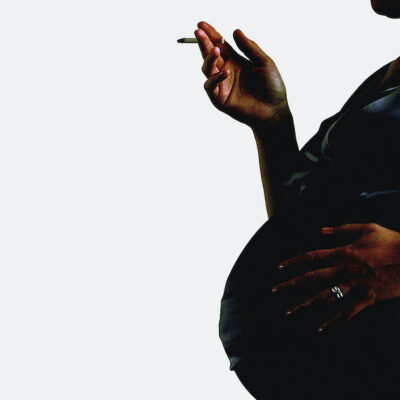 Fumar durante el embarazo está vinculado con un tipo de epilepsia infantil
