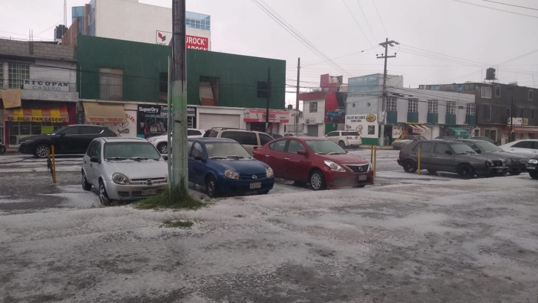 Intensa granizada provoca encharcamientos en Pachuca, Hidalgo
