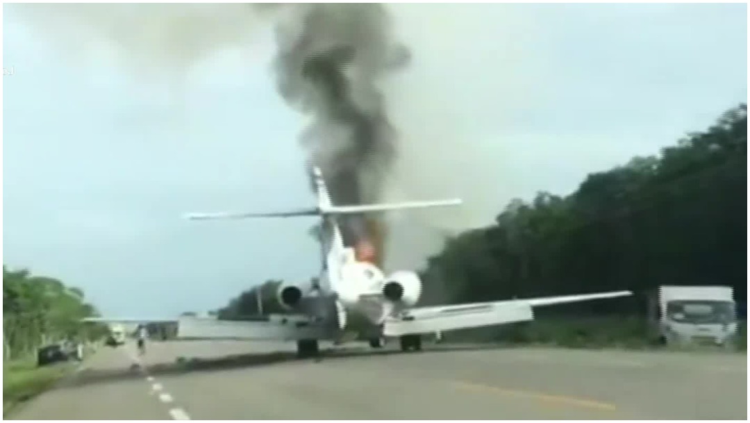 Aeronave se incendia tras aterrizaje