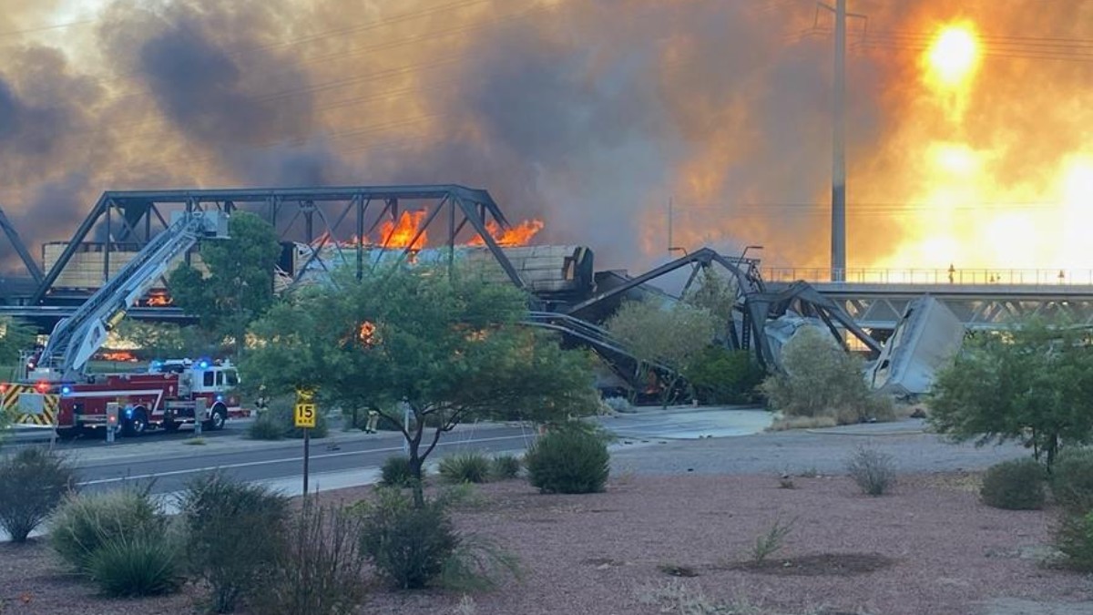 descarrilamiento-de-tren-provoca-incendio-en-Arizona