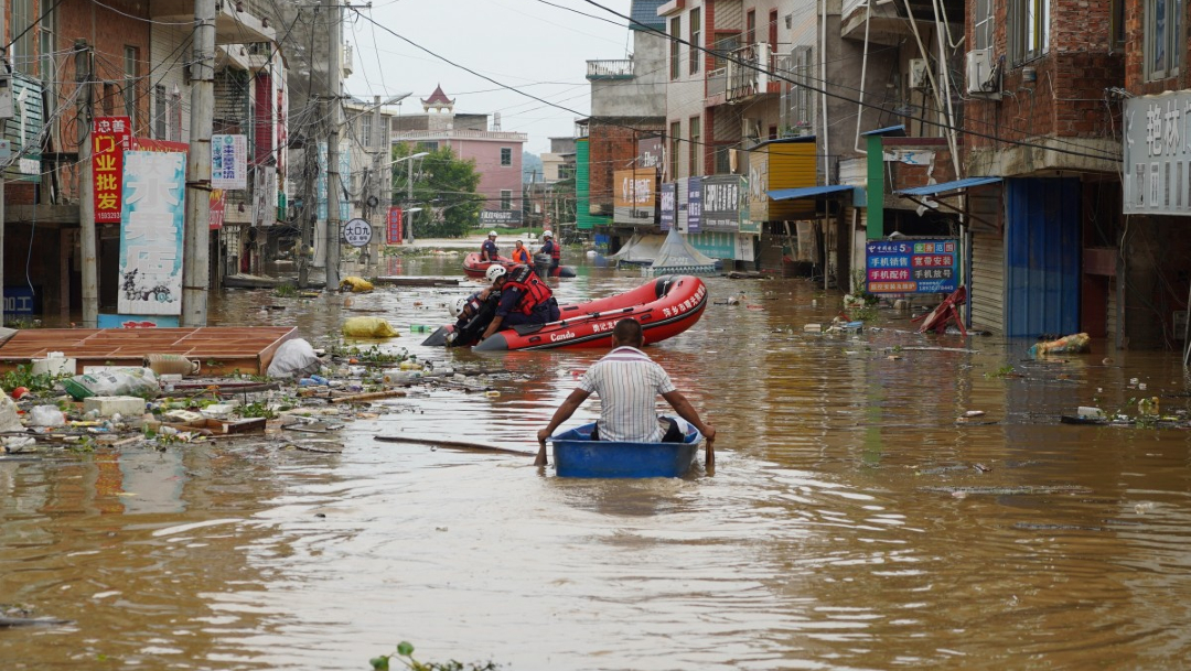 Inundaciones en China dejan al menos 14 muertos.