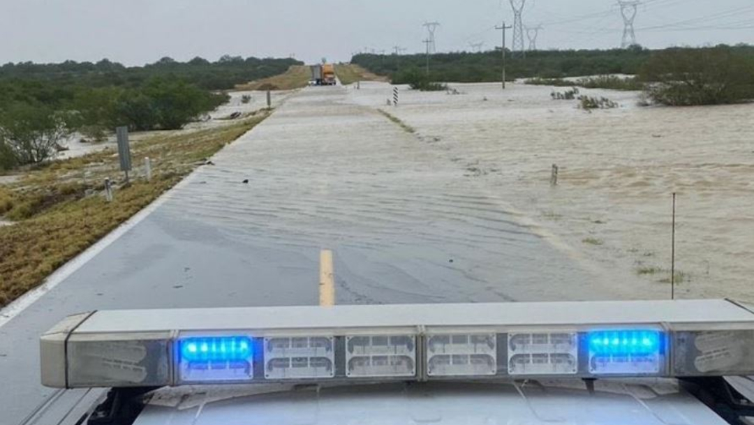 Inundaciones en la carretera Monterrey-Reynosa, en el tramo de China al Entronque a la Sierrita