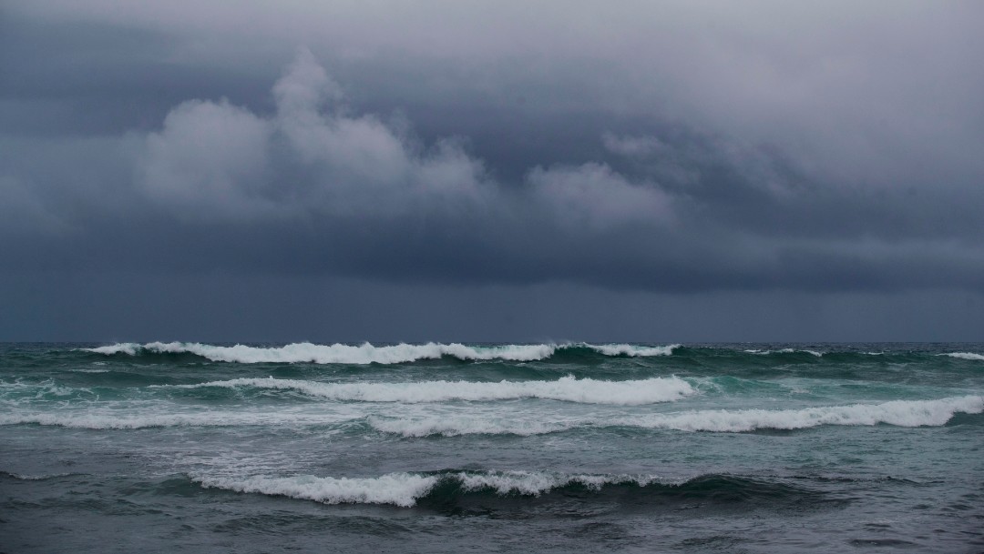 'Isaías' se intensifica a huracán y continúa su avance rumbo a Bahamas