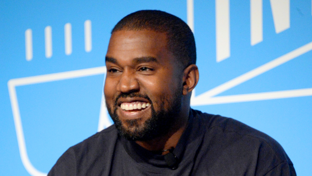 Rapero Kanye West publica una serie de tuits ‘extraños’ durante la noche
