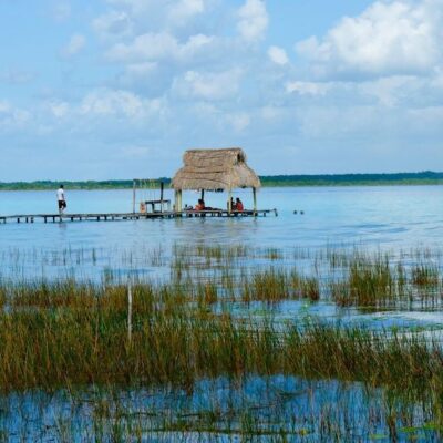 Laguna de Bacalar perderá sus 7 colores por turismo desordenado: Experta de la UNAM