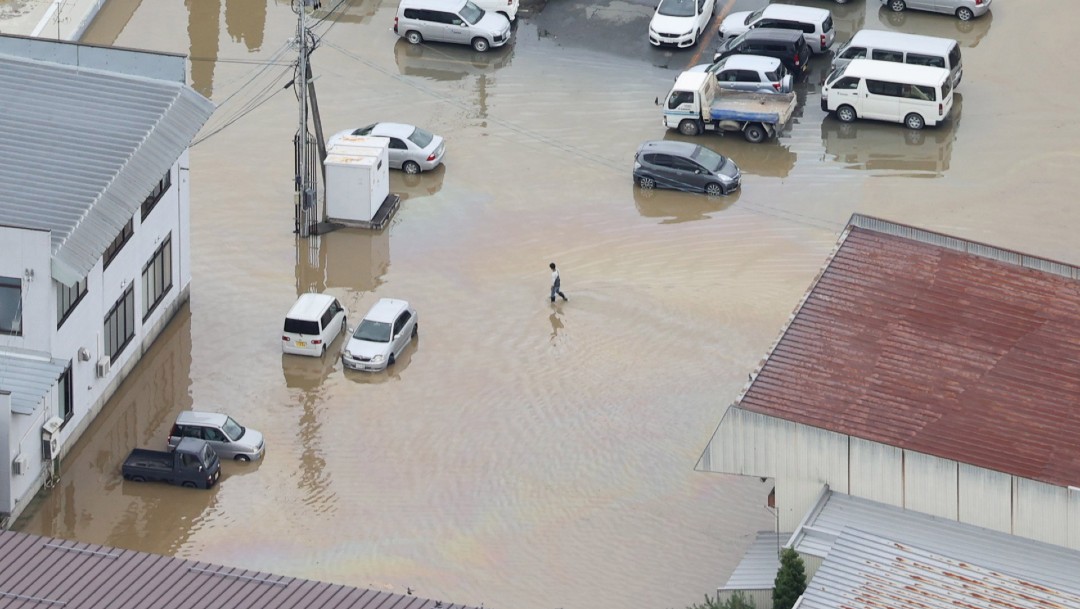 Lluvias causan inundaciones y deslaves en norte de Japón