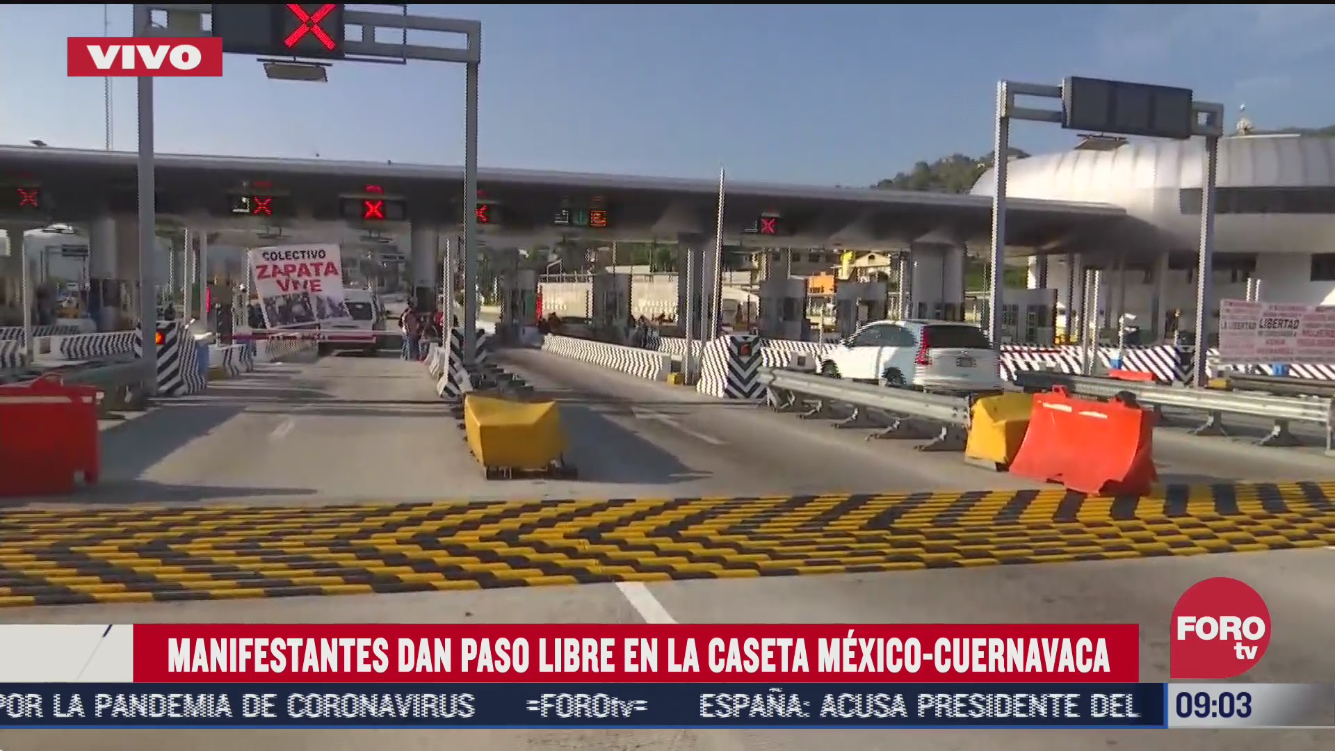 manifestantes dan paso libre en la caseta mexico cuernavaca