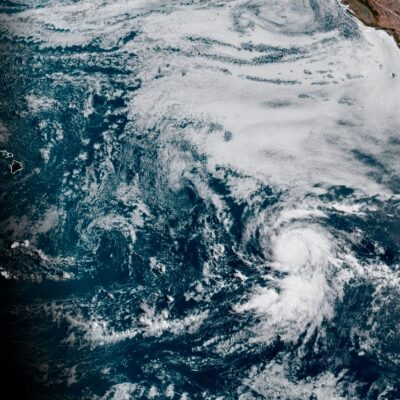 Douglas se convierte en el primer huracán de la temporada en el Pacífico