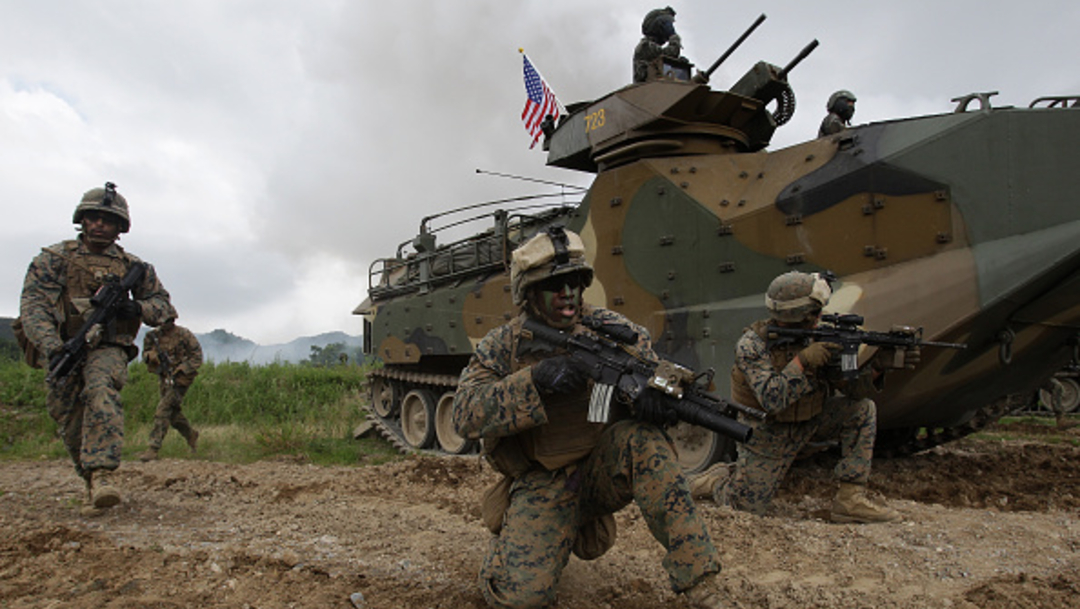 Marines estadounidenses en sus bases en Okinawa, Japón.