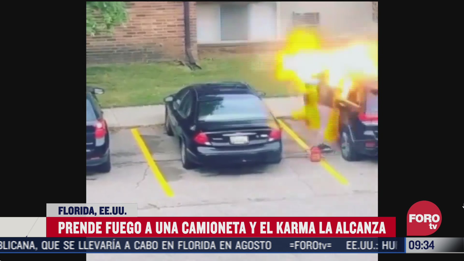 mujer prende fuego a un auto y la sorprende un flamazo
