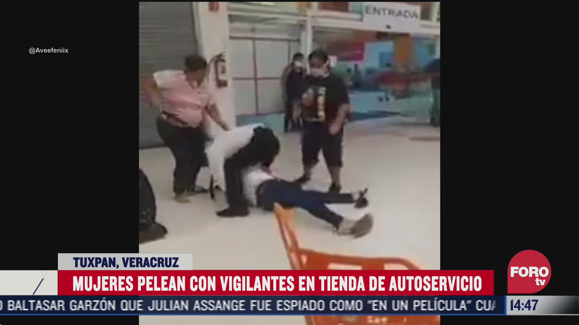 mujeres se pelean a golpes con vigilantes de tienda de autoservicio