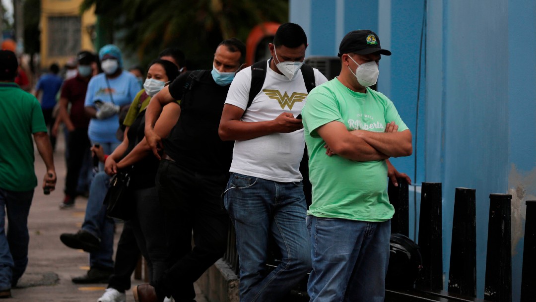 Personas formadas en el Instituto Hondureños de Seguridad Social; ataque a coronavirus podría complicarse con llegada del dengue