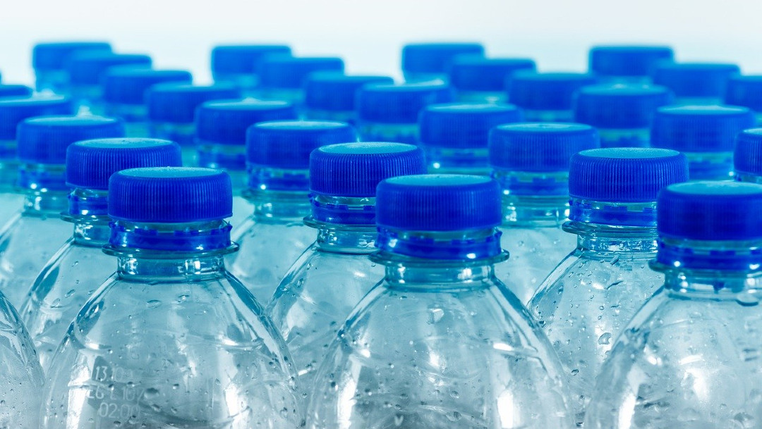 Botellas de plástico, desechables, coronavirus