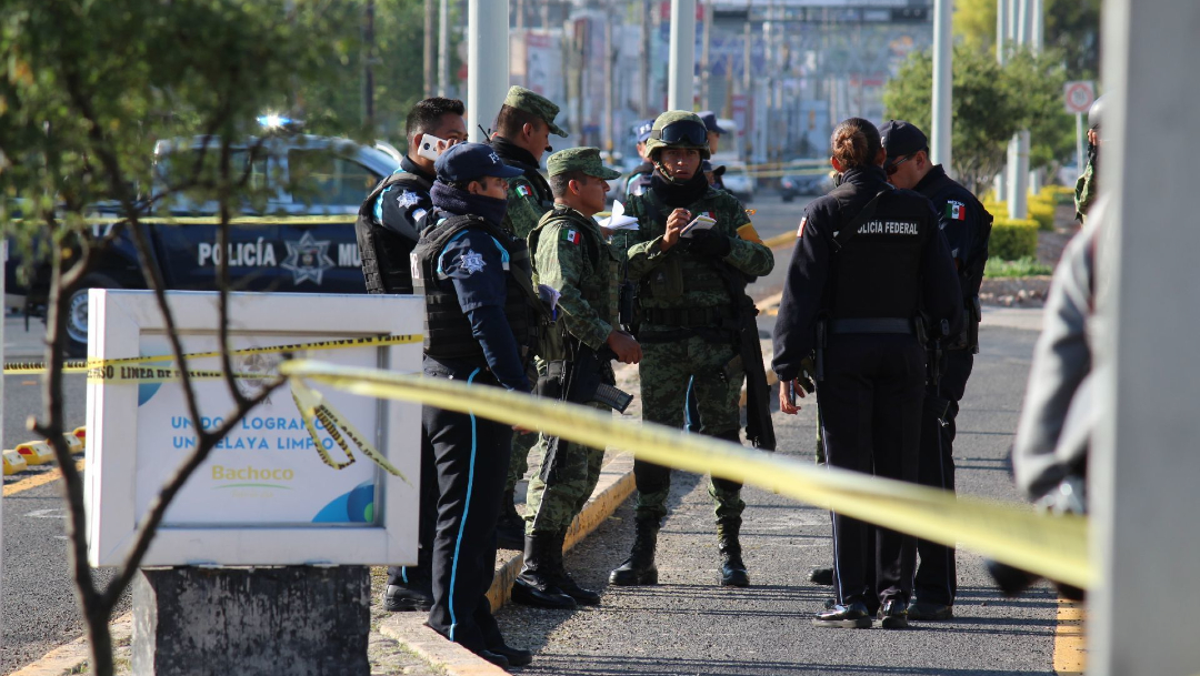Policías de Celaya, asesinan a 3 personas en Guanajuato, entre ellos, un policía