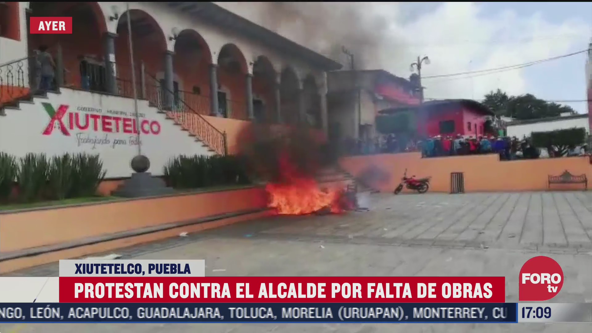 queman ayuntamiento de xiutetelco en protesta por falta de obras