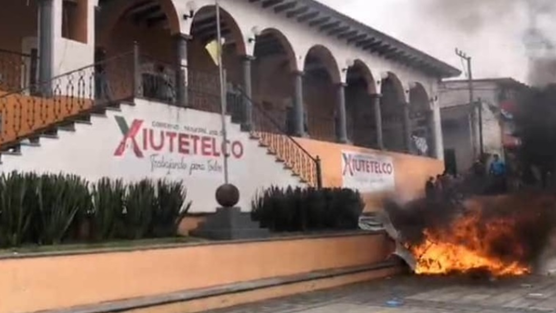 queman-ayuntamiento-xiutetelco-puebla-protesta