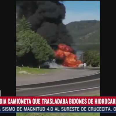 Reportan incendio de camioneta que trasladaba hidrocarburo en Puebla