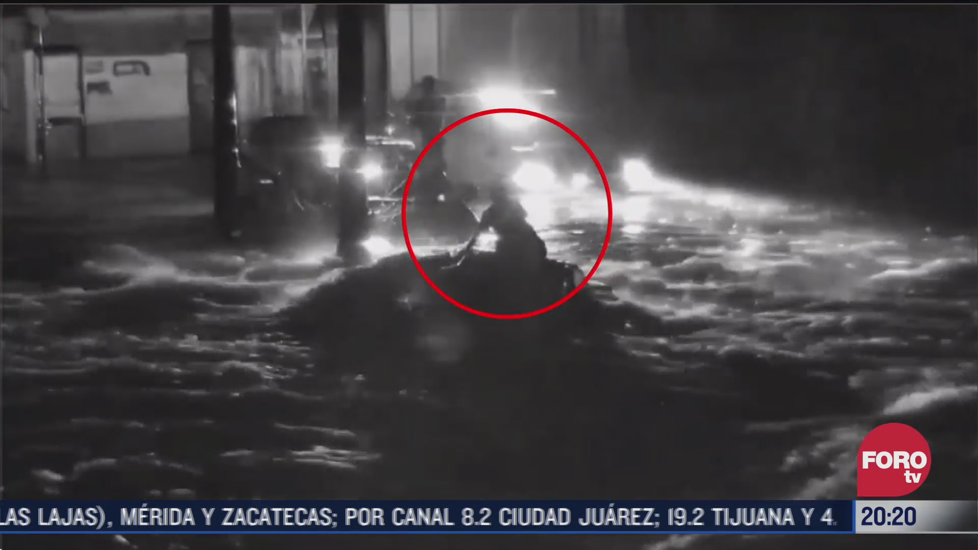 Rescate de automovilista atrapado en inundación de Nuevo León