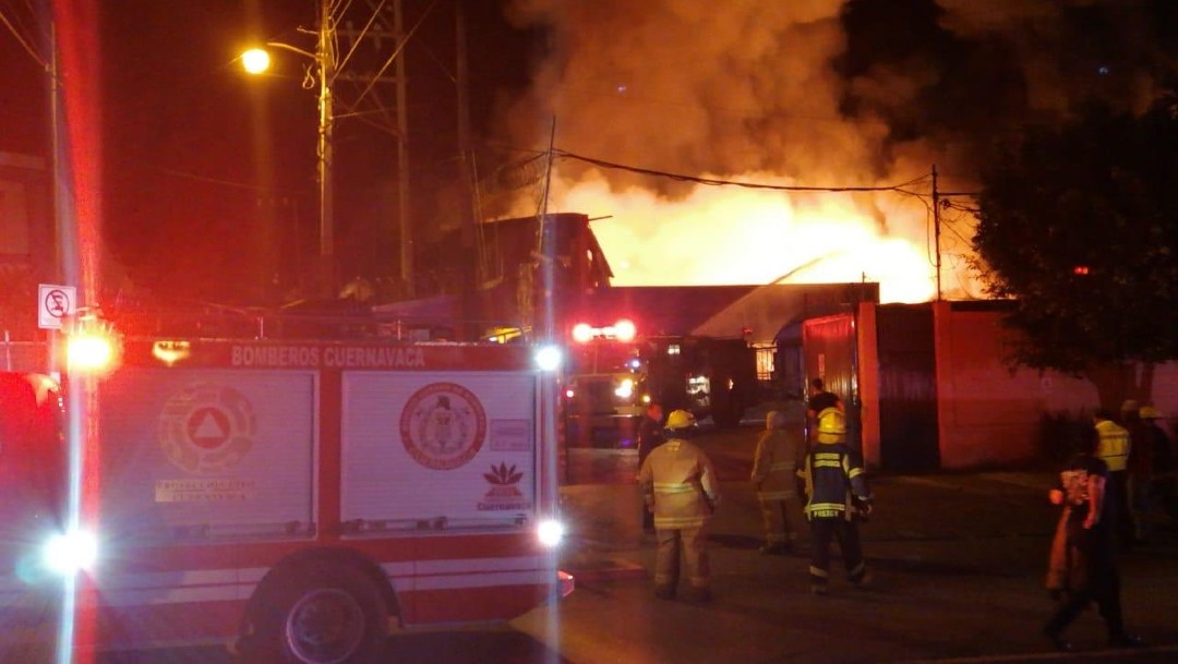 Se registra fuerte incendio en zona industrial CIVAC de Cuernavaca, Morelos