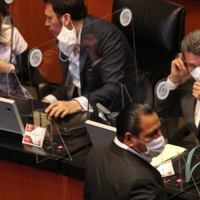 Senadores de Morena se practican prueba de COVID-19
