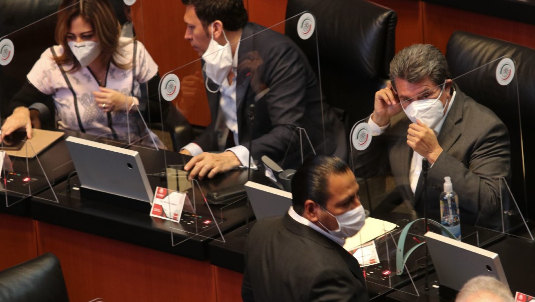 Senadores de Morena se practican prueba de COVID-19