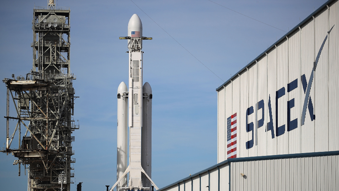 SpaceX posterga lanzamiento de minisatélites