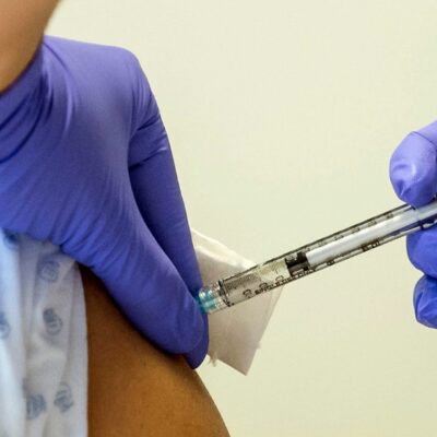 Vacuna candidata de Moderna contra COVID-19 entra en fase final de ensayos