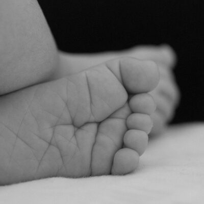 Violan a niña de 2 años en área COVID-19 de un hospital en Sudáfrica