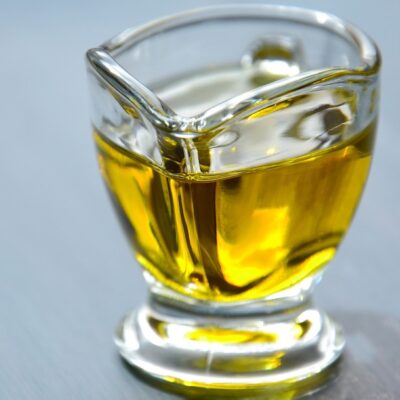 Tomar aceite de oliva con limón en ayunas fortalece tu organismo