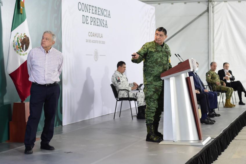 AMLO y Luis Cresencio Sandoval en conferencia matutina en Torreón, Coahuila