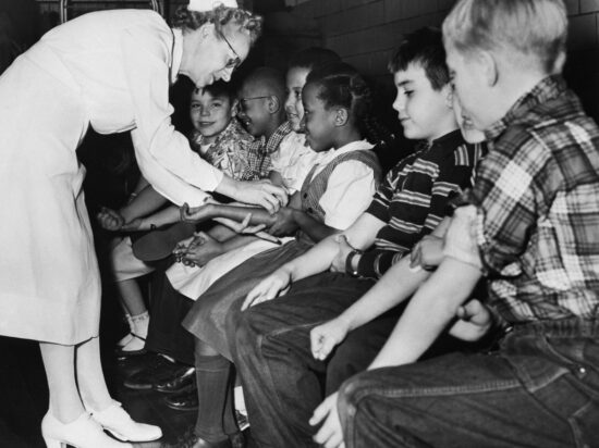 La lucha contra la polio: la historia de la vacuna Salk