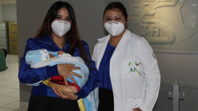 La bebé de 47 días de nacida diagnosticada con un cuadro grave de COVID-19 en Chiapas, se recuperó satisfactoriamente, informó el IMSS