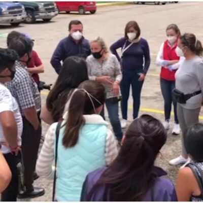 Pobladores retienen a personal de la Fiscalía tras accidente de camión del IMSS en Chiapas