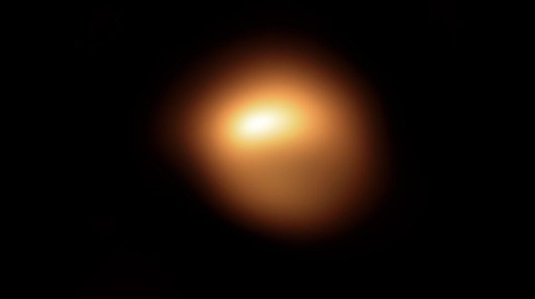 Hubble capta oscurecimiento de estrella Betelgeuse por polvo