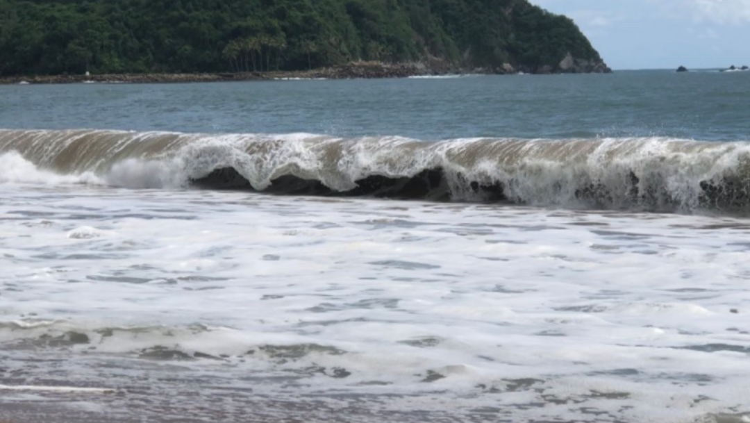 Alto oleaje en playas de Colima