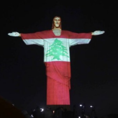 Cristo Redentor se ilumina con bandera de Líbano en solidaridad con Beirut