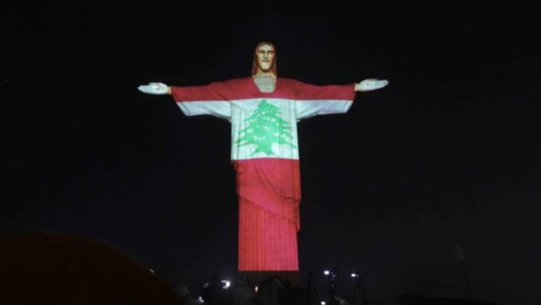 Cristo Redentor en Rio de Janeiro bandera de Líbano