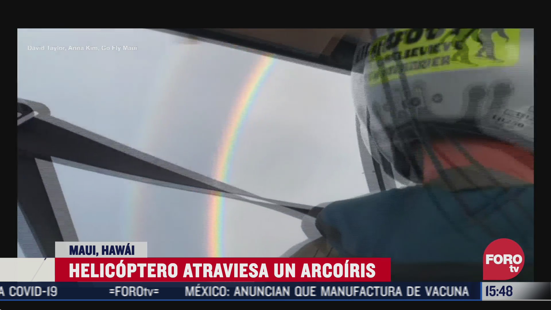 el impresionante momento en que un helicoptero atraviesa un arcoiris