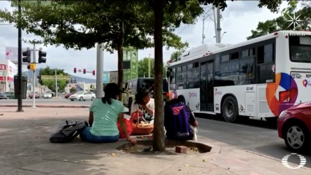 'En el semáforo se aprende', iniciativa de maestra en Querétaro para enseñar a niños en situación de calle
