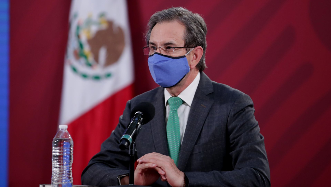 Esteban Moctezuma, titular de la SEP, en conferencia de prensa.
