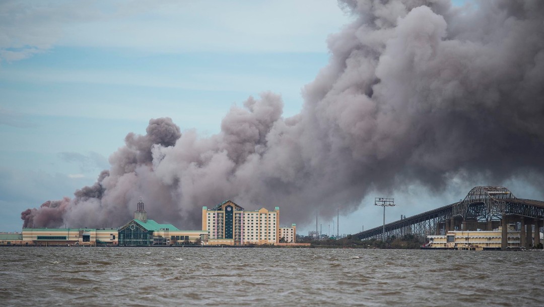Alerta en Louisiana por incendio en planta química tras paso del huracán Laura