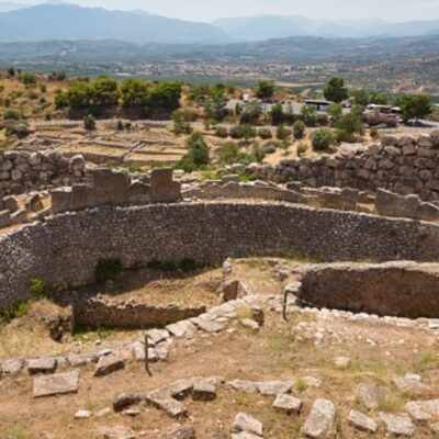 Incendio amenaza el sitio arqueológico de Micenas en Grecia
