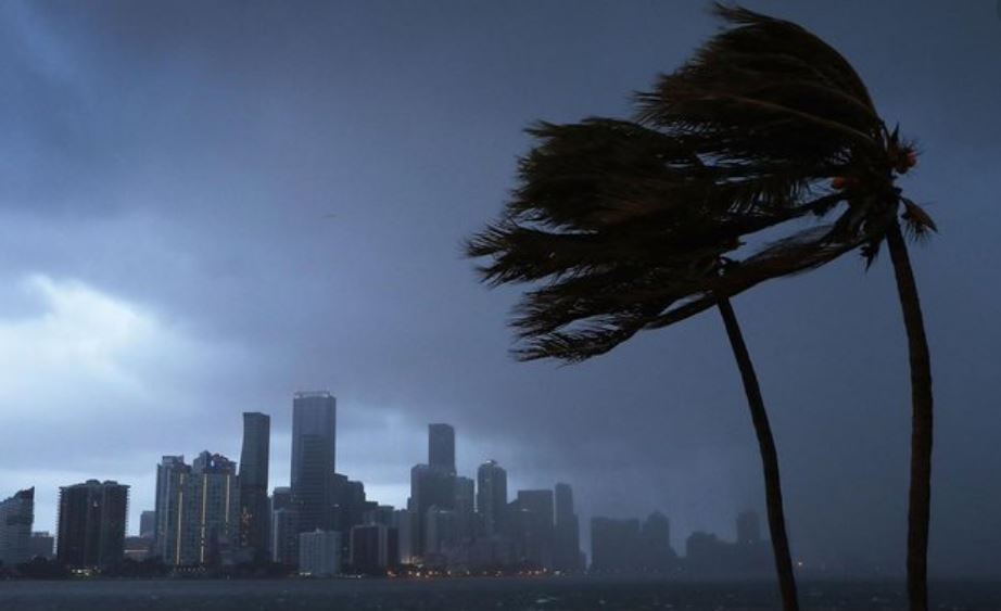 Donald Trump, aprobó una declaración de emergencia para la costa de Florida ante la llegada del huracán Isaías.
