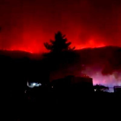 Incendio forestal en Los Ángeles provoca desalojo de 500 hogares y consume cuatro mil hectáreas