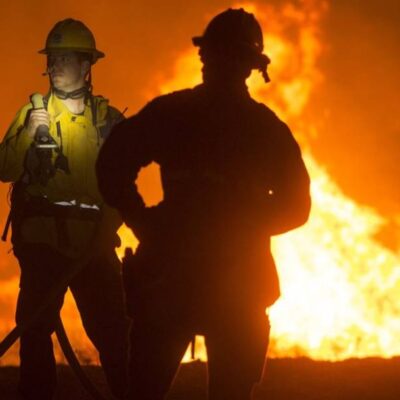 Fuerte incendio en sur de California causa evacuaciones