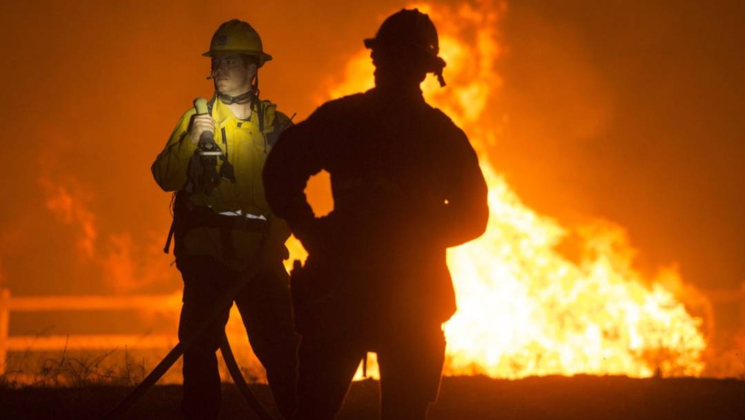 El incendio inició la tarde del viernes 31 de julio en Cherry Valley; las llamas avanzaron se acercaron a una zona de hogares por lo que la zona tuvo que ser desalojada