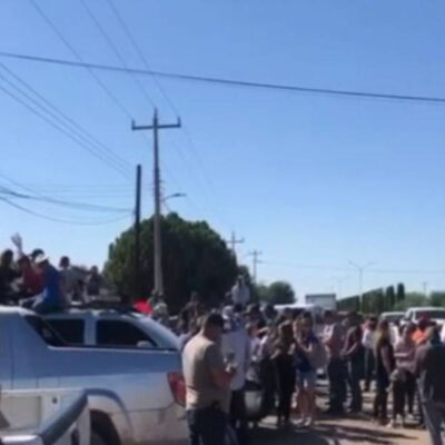 Integrantes de la familia LeBarón protestan por extorsiones en municipio de Galeana