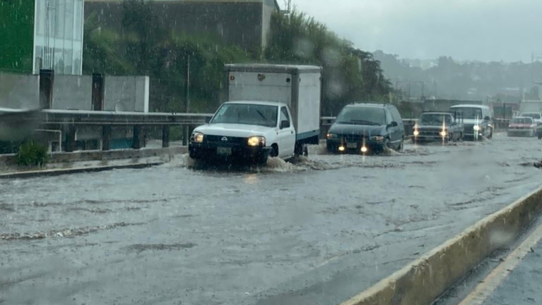 Lluvias y vientos causan severas afectaciones en Xalapa, Veracruz y Comitán, Chiapas